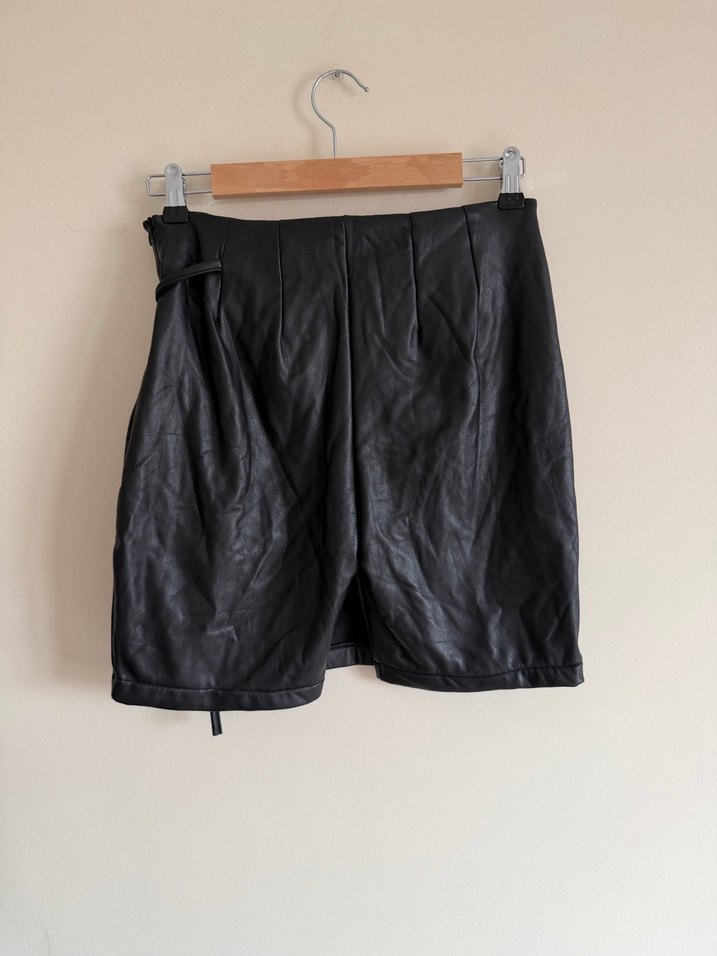 İçi Peluş Bağlama Detaylı Deri Şort Etek - Görsel 5