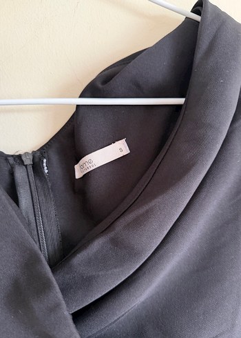 Kruvaze Yaka Omuzları Büzgülü Mini Elbise - Görsel 4