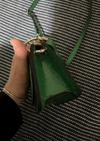 Bershka Yeşil Deri Yılan Desenli Zincir Detaylı Kadın Çanta