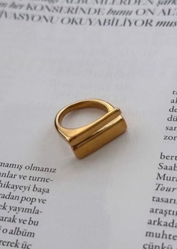 Parlak Altın Minimalist Kadın Yüzük