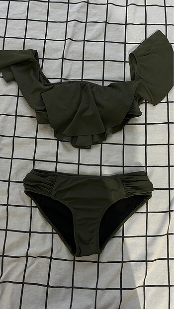 Yeşil bikini takımı