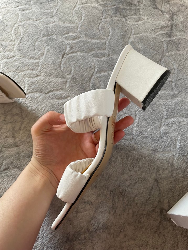 Beyaz Pliseli Blok Topuklu Kadın Terlik - Görsel 2