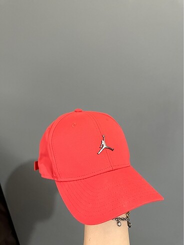  Beden kırmızı Renk orijinal nike sapka