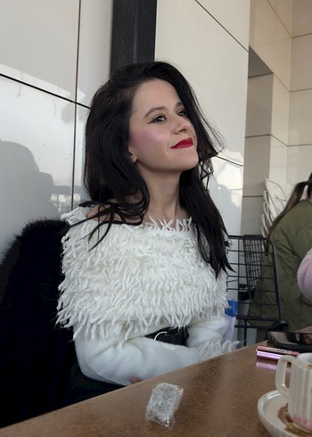 Beyaz Uzun Kollu Kürk Detaylı Straplez Kazak - Görsel 2