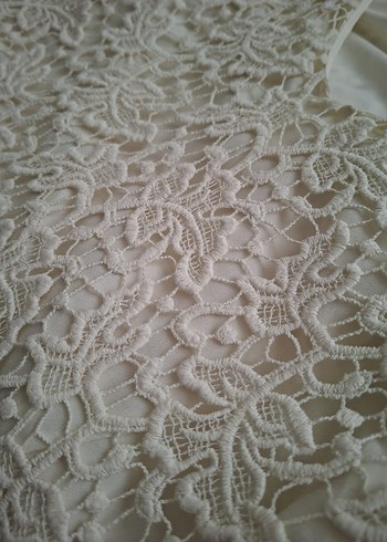 Dantel Detaylı Beyaz Midi Triko Elbise - Görsel 2