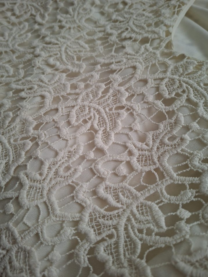 Dantel Detaylı Beyaz Midi Triko Elbise - Görsel 2