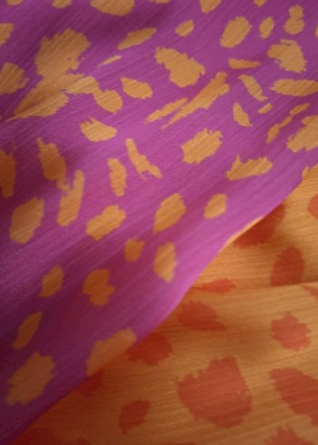 Renkli V Yaka Drapeli Kadın Bluz - Görsel 3