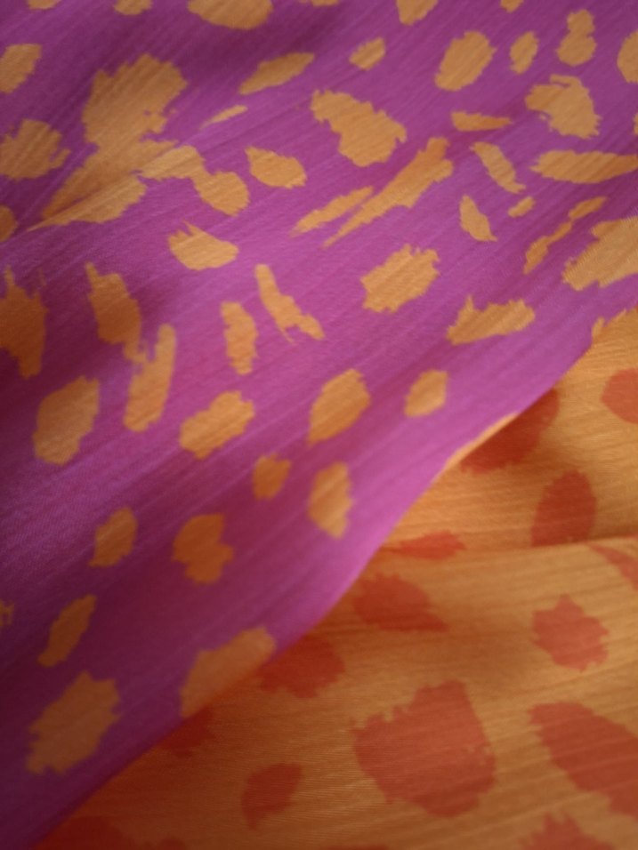 Renkli V Yaka Drapeli Kadın Bluz - Görsel 3