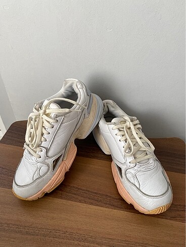 36,5 Beden beyaz Renk Orjinal Adidas Falcon