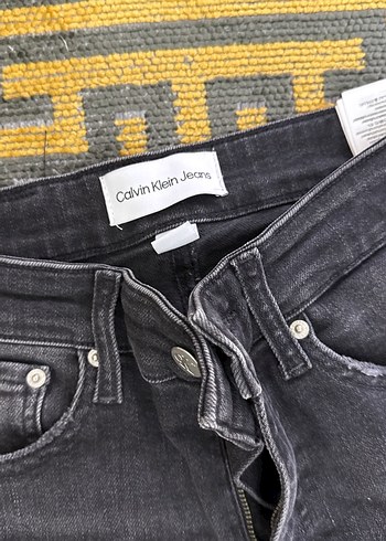 Calvin Klein Erkek Gri Regular Fit Yırtık Kot Pantolon