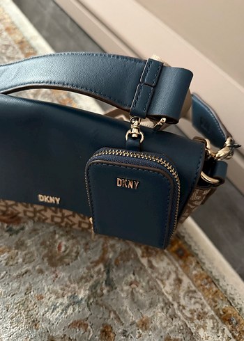 DKNY Lacivert Deri Kadın Çapraz Çanta - Görsel 2
