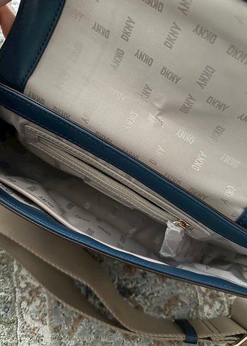 DKNY Lacivert Deri Kadın Çapraz Çanta - Görsel 4