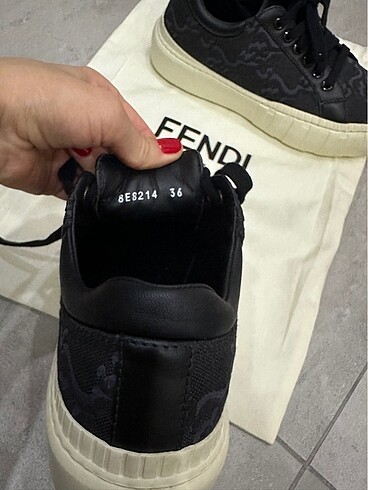 36 Beden Fendi Sneaker