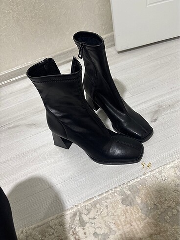 Stradivarius Kadın bot