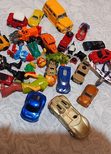  Beden Cesitli arabalar ve oyuncak