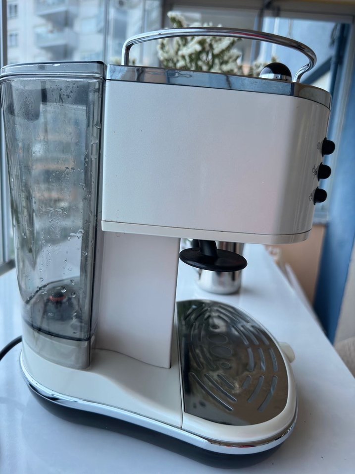 Beyaz DeLonghi Kahve Makinesi - Görsel 2