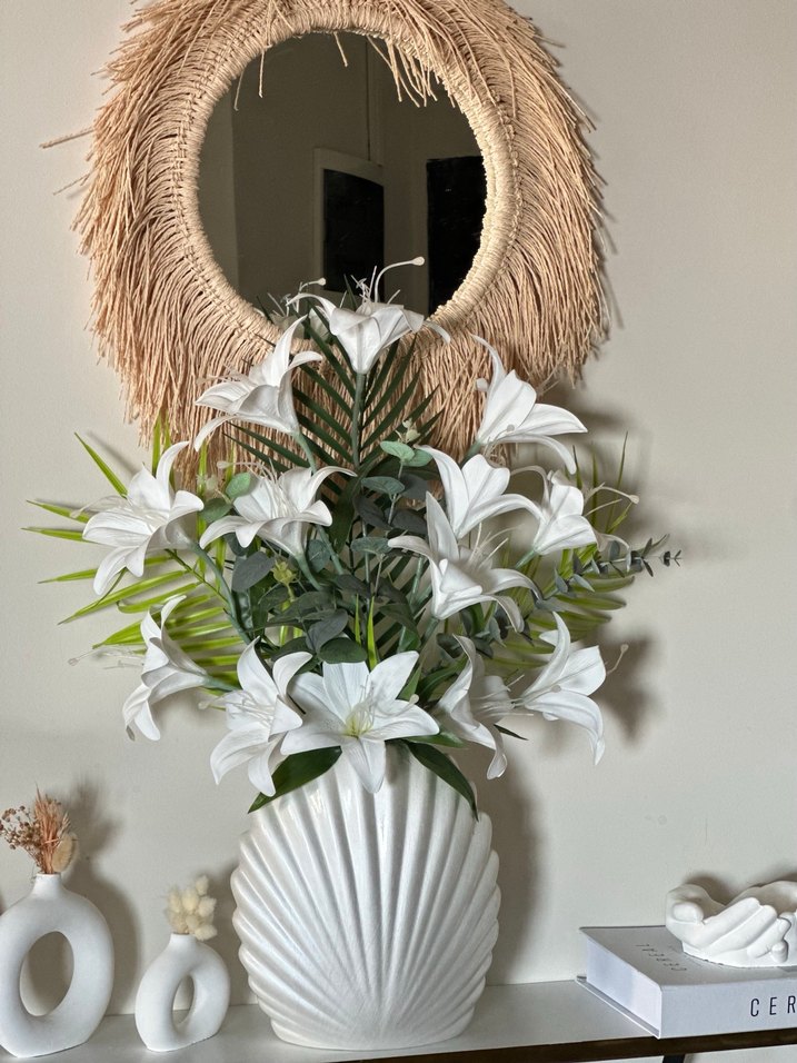 Beyaz deniz Kabuk Desenli Vazo ve yapay lüx çiçek - Görsel 2