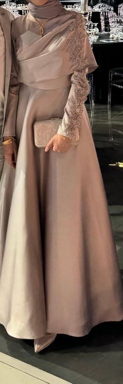 Uzun Kollu İşlemeli Modern Abiye Elbise - Görsel 3