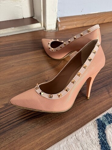 Diğer Zımbalı stiletto