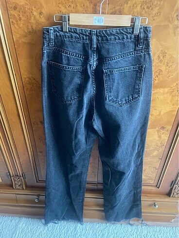 Az giyilmiş yırtık kot - Görsel 4