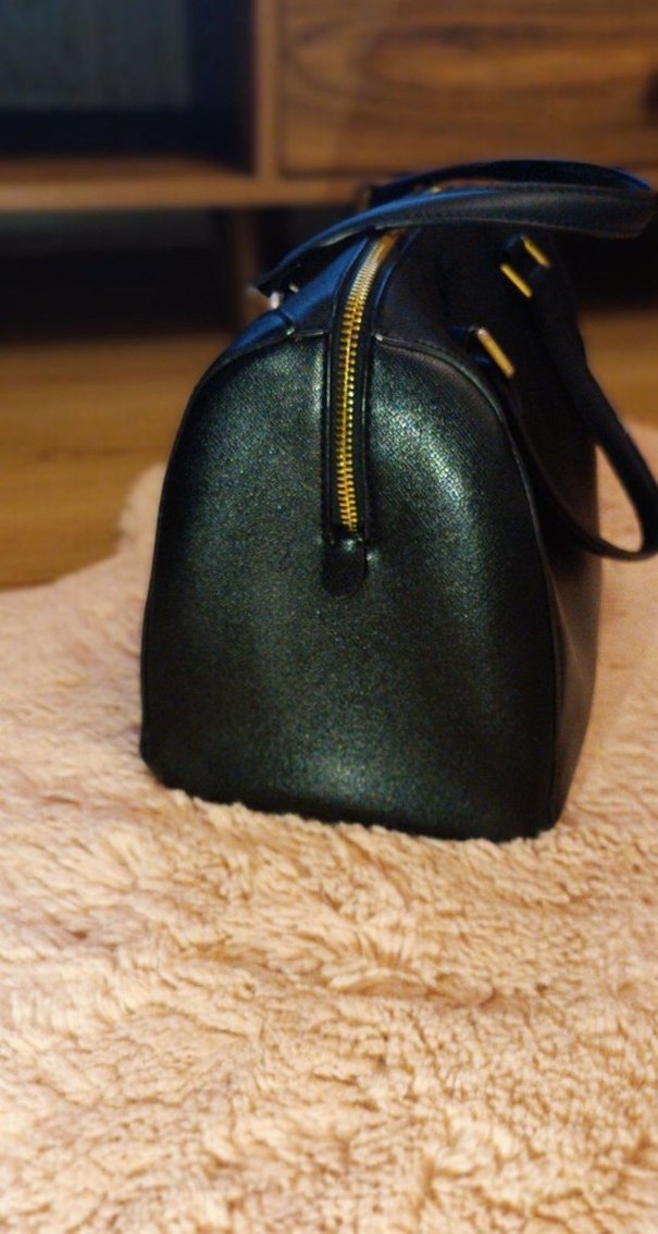 Guess Siyah Deri Tokalı Kadın Çantası - Görsel 2