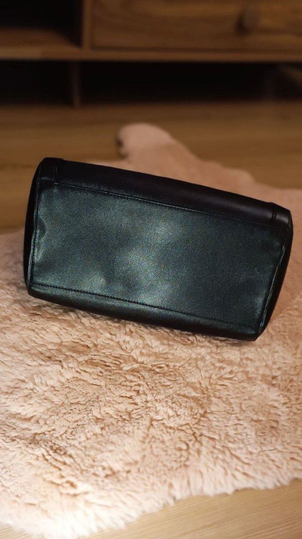 Guess Siyah Deri Tokalı Kadın Çantası - Görsel 4