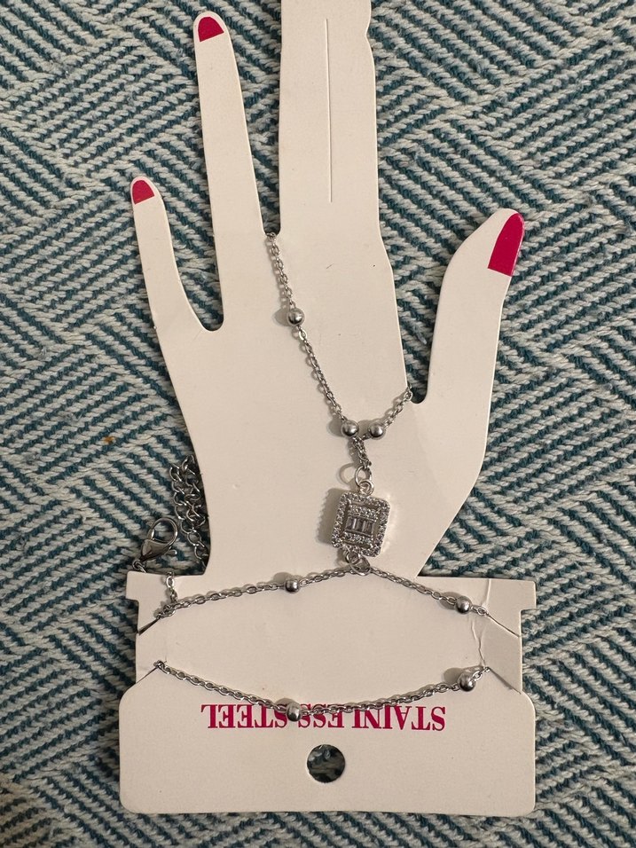 Gri Zincir Detaylı Kadın El Zinciri - Görsel 2