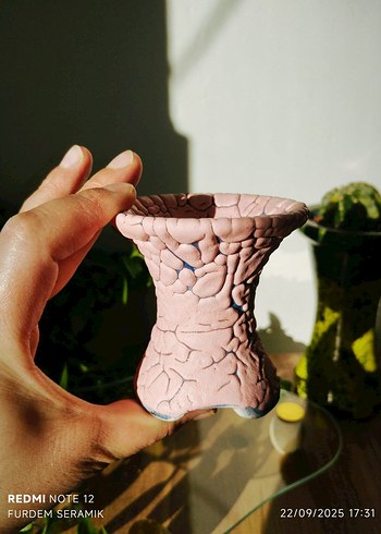 Beden Pembe Renkli Kırışık Desenli Vazo