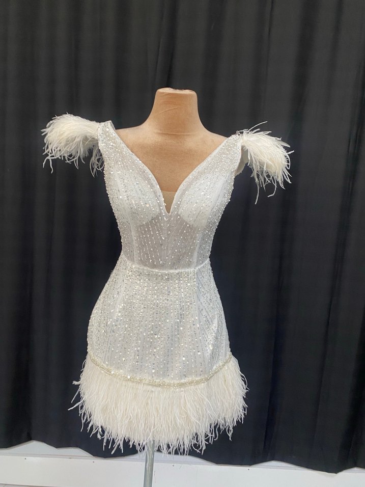 Tüy Detaylı Mini V Yaka Beyaz abiye - Görsel 2