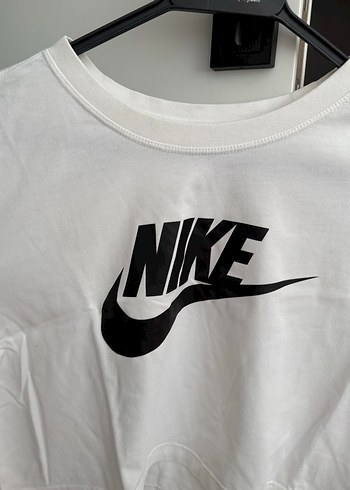 s Beden Beyaz Nike Baskılı Crop Tişört