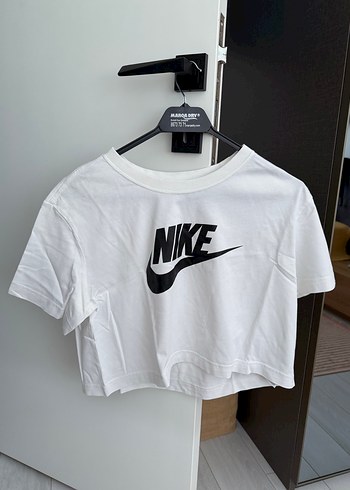 Beyaz Nike Baskılı Crop Tişört