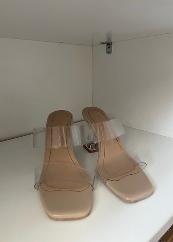Şeffaf Bantlı Bej Stiletto Kadın Terlik