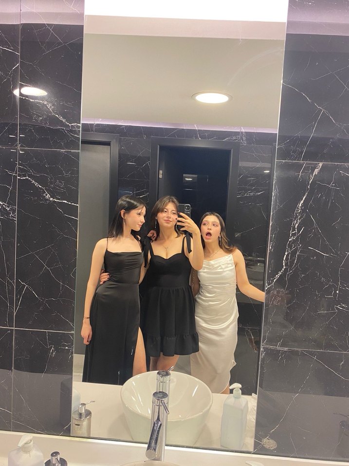 Siyah Uzun Saten Arkası açık elbise - Görsel 3