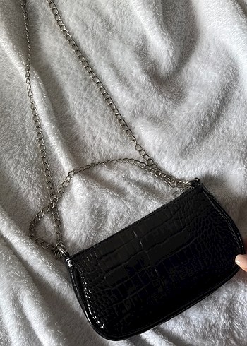 Zincir Detaylı Siyah Yılan Derisi Desenli Deri Çanta - Görsel 4