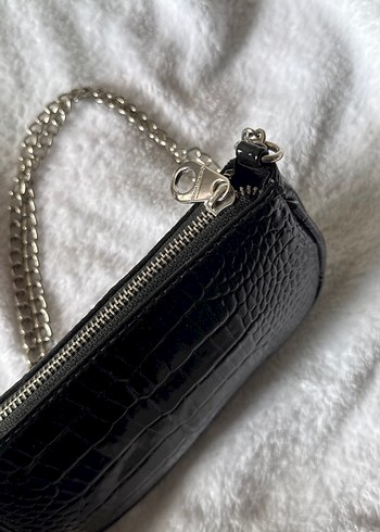Zincir Detaylı Siyah Yılan Derisi Desenli Deri Çanta - Görsel 2
