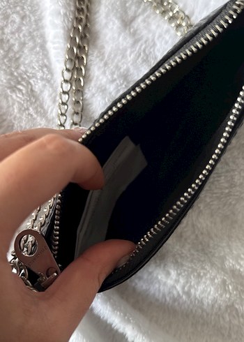 Zincir Detaylı Siyah Yılan Derisi Desenli Deri Çanta - Görsel 3