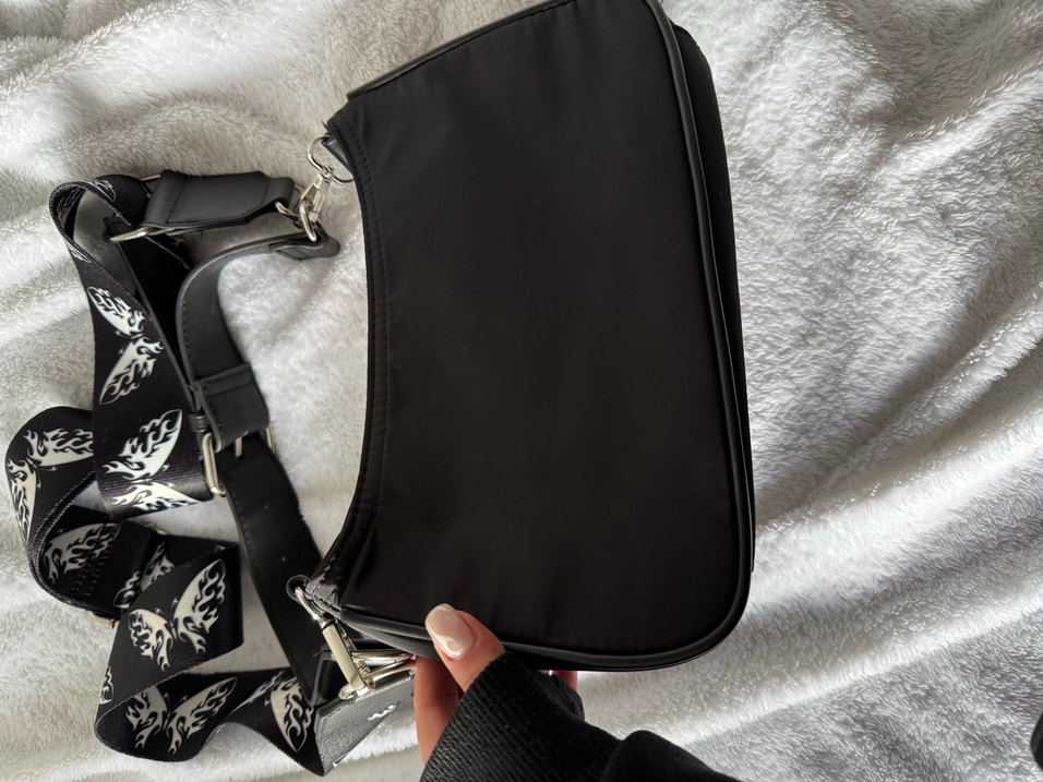 Bershka Kelebek Detaylı Siyah Goth Kadın Çanta - Görsel 2