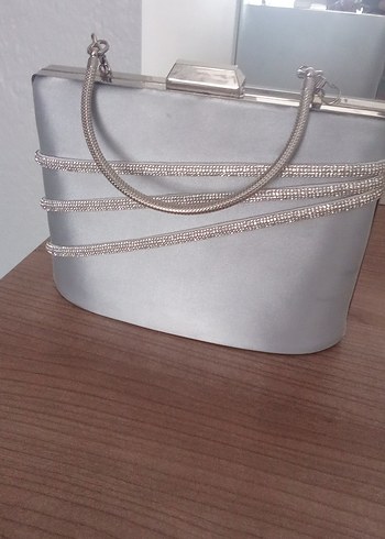 Gri Zincir Detaylı Kadın Abiye Çanta