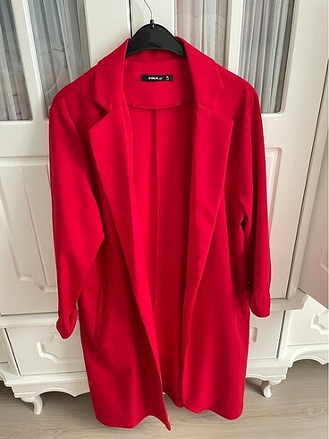 Kırmızı uzun ceket
