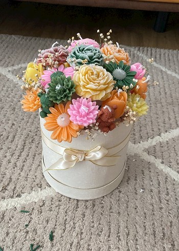 Renkli Pastel Çiçek Mum Aranjmanı