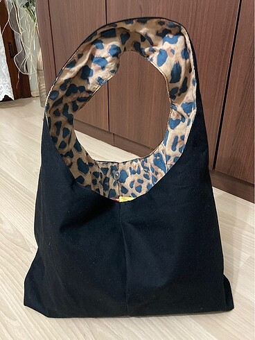 Zara Siyah kol çantası leopar astarlı