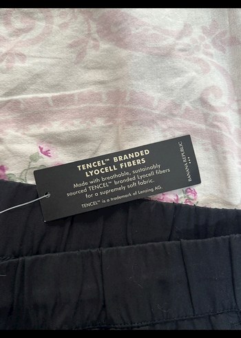 Banana Republic Kadın Siyah Kemerli Salaş Kumaş Pantolon - Görsel 4