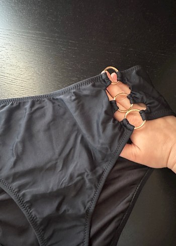 Diğer Siyah Kadın Bikini Altı