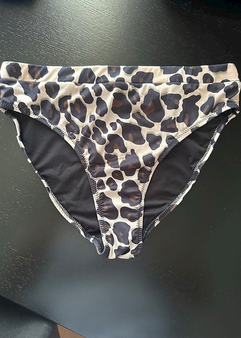 Leopar Desenli Kadın Bikini Altı