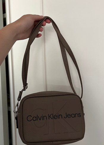 Calvin Klein Kahverengi Deri Kadın Çapraz Çanta