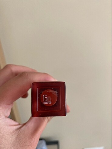 Beden Maybelline tedy ruj