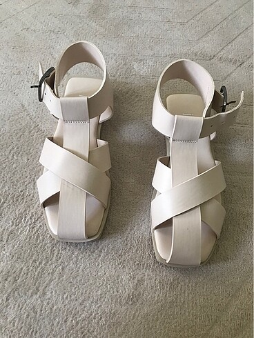 Zara kafes model sandalet