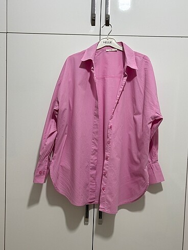 Pembe gömlek