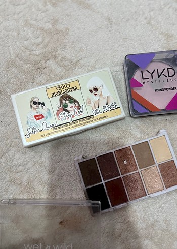 Bej Tonlarda Göz Farı Paleti ve Sabitleyici Pudra - Görsel 3