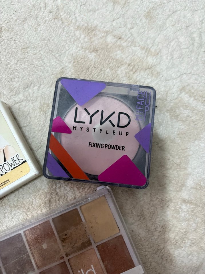 Bej Tonlarda Göz Farı Paleti ve Sabitleyici Pudra - Görsel 4